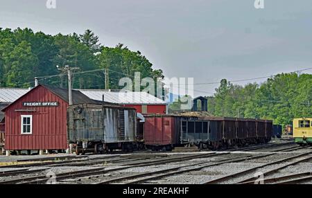 Narrow gauge freight cars in the yard at Rockhill Furnace, PA on the East Broad top Railroad Stock Photo