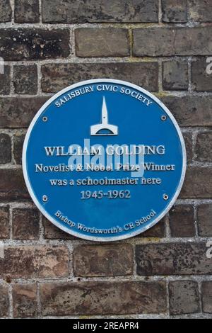 Blue plaque commemorating William Golding author of the novel Lord of the Flies, Salisbury Stock Photo