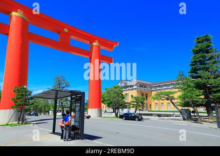 Otorii (Grand Gate) of Heian Jingu Shrine and Kyoto Municipal Museum of Art Stock Photo