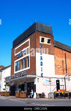 View of the Cerdic pub (formerly a cinema), Wetherspoon Free House, Chard, Somerset, UK, Europe. Stock Photo