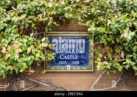 Plaque saying 'Near This Site Stood Baynard's Castle 1428 - 1666, River Bank, London, UK Stock Photo