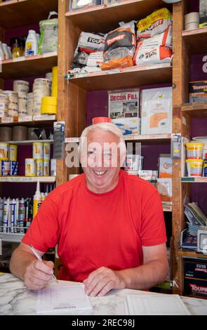 Independent hardware store in Rayners Lane, Harrow, London Stock Photo