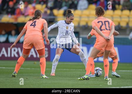 Wellington, New Zealand. 27th July, 2023. Aniek Nouwen (L), Dominique Johann Anna P Janssen (R) of the Netherlands women soccer team and Sophia Olivia Smith (R) of the USA Women soccer team are seen in action during the FIFA Women's World Cup 2023 match between USA and The Netherlands held at the Wellington Regional Stadium. Final score USA 1:1 The Netherlands (Photo by Luis Veniegra/SOPA Images/Sipa USA) Credit: Sipa USA/Alamy Live News Stock Photo