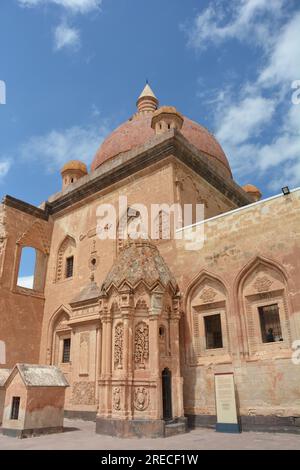 ishak pasha palace. it is a semi-ruined palace and administrative complex located in the Dogubeyazit district of Agri province of eastern Turkey. Stock Photo