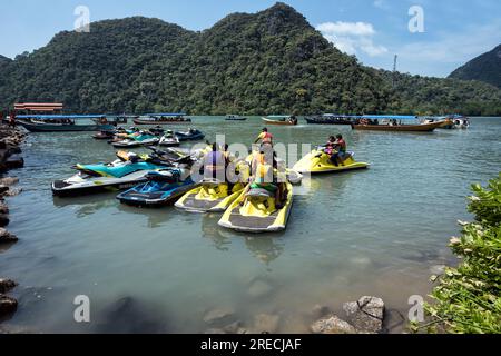 Langkawi, Malaysia, - Dec 24, 2018: Beautiful scenery and activities around Pulau Dayang Bunting Island, Langkawi, Malaysia. - Pulau Dayang Bunting, L Stock Photo