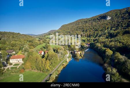 Ougney Douvot (north eastern France): canalization of the river Doubs, Canal du Rhone au Rhin (Rhine Rhone canal) and nature with autumn colours Stock Photo