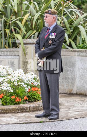 Chris McNeilly at the Hythe War Memorial for Victory in Korea Day, July 2023 Stock Photo