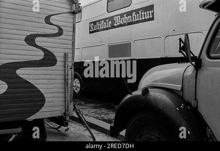 GDR, Berlin, 30.04.1990, Rollheimerdorf at Potsdamer Platz, Rustic living culture, [automated translation] Stock Photo