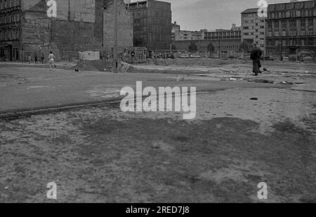 GDR, Berlin, 30.04.1990, fallow land Zimmerstraße, [automated translation] Stock Photo