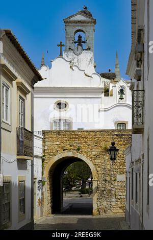 Entrance gate to Faro old town, Arco da Vila, Algarve, Portugal Stock Photo