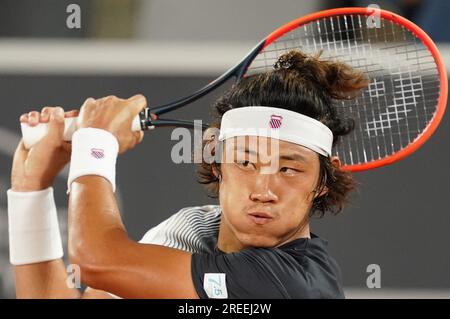 Hamburg, Germany. 27th July, 2023. Tennis: Hamburg European Open (APT Tournament), Rothenbaum Tennis Stadium, Men, Singles, Round of 16, Hanfmann (Germany) - Zhang (China). Zhizhen Zhang (China) in action. Credit: Marcus Brandt/dpa/Alamy Live News Stock Photo