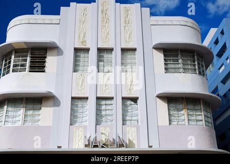 Streamline Morderne Architecture of the Hotel Marlin façade and exterior shows the curved edges in Miami Beach Stock Photo