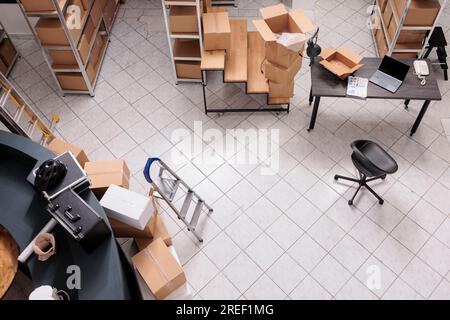 Top view of empty warehouse building using for storage and distribution centers., storehouse interior full with cardboard boxes and packages ready for delivery. Heavy industry manufacturing factory Stock Photo