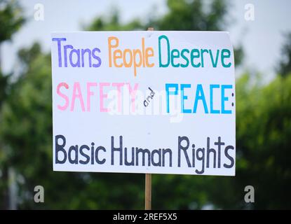 March for trans and Queer Justice - Sign Trans deserve safety and peace Stock Photo