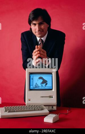 Personal computer pioneer Steve Jobs of NeXT Computer Inc., speaks to ...