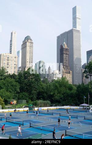 New York, USA. 27th July, 2023. as a heatwave affects the city of New York, pickle ball players carry on despite temperatures of 34C today and 35 forecast tomorrow. Pickle ball claims to be the fastest-growing sport in America and the City Pickle courts are at the Wollman Rink which in winter hosts ice skating. Credit: Anna Watson/Alamy Live News Stock Photo