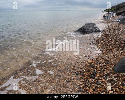 Sheerness, Kent, UK. 28th July, 2023. UK Weather: an overcast sky with some sunny spells in Sheerness, Kent. Pic: very clear water this morning. Credit: James Bell/Alamy Live News Stock Photo