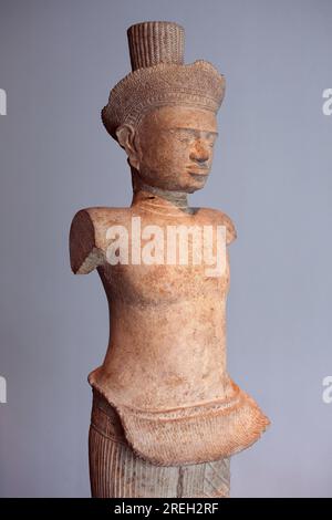 Vishnou. Statue de gres, vers 1100, style d'Angkor Vat , Cambodge, debut du 12e siecle; Musee des Arts Asiatiques de Nice (France). Stock Photo