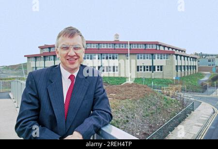 David Jamieson, Labour politician outside John Kitto School, Honicknowle, Plymouth April 1991. The soon to be Labour MP for Plymouth Devonport, previo Stock Photo