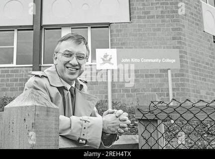 Black and white photo of David Jamieson, Labour politician outside John Kitto Community College, Honicknowle, Plymouth April 1991. The soon to be Labo Stock Photo