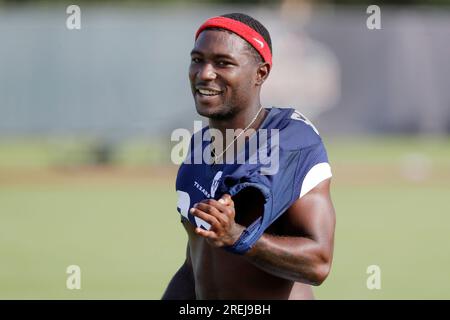 Houston Texans wide receiver Steven Sims plays against the New