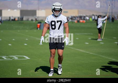 Las Vegas Raiders tight end Nick Bowers catches a pass during an NFL  football practice Tuesday, June 15, 2021, in Henderson, Nev. (AP Photo/John  Locher Stock Photo - Alamy