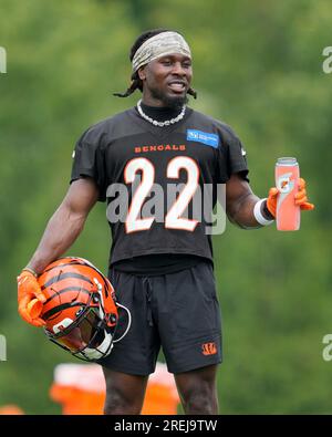 Chidobe Awuzie looks AMAZING in jackhammer drill - Cincy Jungle