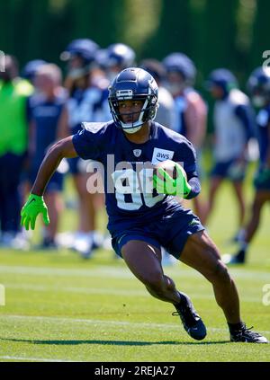 Seahawks WR Easop Winston giving touchdown ball to his mom