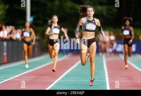 BREDA - Eveline Saalberg during the semi-final 400 meters on the 1st day of the Dutch Athletics Championships. ANP IRIS VANDEN BROEK Stock Photo