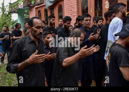 Srinagar, India. 28th July, 2023. Shiite Muslims perform rituals during a religious Muharram procession in Srinagar. Muharram is a month of mourning in remembrance of the martyrdom of Imam Hussain, the grandson of Prophet Muhammad (PBUH). Credit: SOPA Images Limited/Alamy Live News Stock Photo