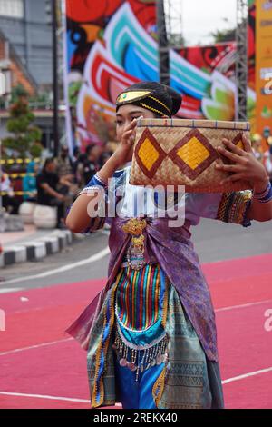 Pane meu-unen dance from bengkulu. This dance symbolizes mutual cooperation in society Stock Photo