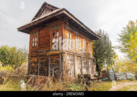 Khansahib Tehsil, Jammu and Kashmir, India. October 31, 2022. Wooden house in Jammu and Kashmir. Stock Photo