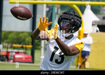 Pittsburgh Steelers wide receiver Miles Boykin catches a pass during the  NFL football team's training camp workout in Latrobe, Pa., Friday, July 28,  2023. (AP Photo/Gene J. Puskar Stock Photo - Alamy