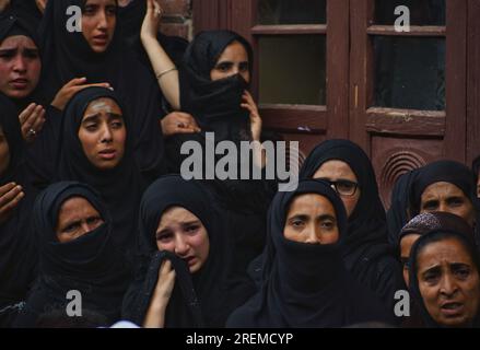 Srinagar, India. 28th July, 2023. Shiite Muslim women watch during a Muharram procession on the ninth day of Ashura in the interiors of Dal Lake in Srinagar on July 28, 2023. Ashura is a period of mourning in remembrance of the seventh-century martyrdom of Prophet Muhammad's grandson Imam Hussein, who was killed in the battle of Karbala in modern-day Iraq, in 680 AD. (Photo by Mubashir Hassan/Pacific Press) Credit: Pacific Press Media Production Corp./Alamy Live News Stock Photo