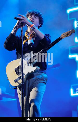 Lulworth, UK. 28th July, 2023. Luke Pritchard, lead singer with English indie band The Kooks performing live on stage at Camp Bestival. Credit: SOPA Images Limited/Alamy Live News Stock Photo