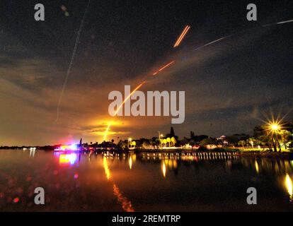 Kennedy Space Center, Brevard County, Florida USA. July 28, 2023. SpaceX launched a Falcon Heavy rocket with the Hughes JUPITER 3 mission onboard lifting a nine-ton satellite into a geosynchronous transfer orbit from Launch Complex 39A. Falcon Heavy's two side boosters landed on SpaceX's Landing Zones 1 and 2 at Cape Canaveral Space Force Station. Credit: Julian Leek/Alamy Live News Stock Photo