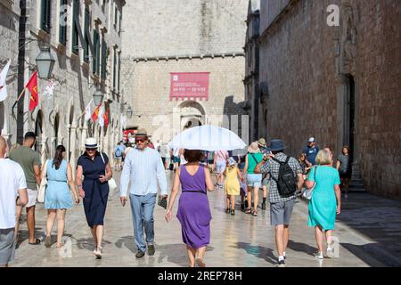 Dubrovnik, Croatia. 29th July, 2023. Tourists took advantage of the sunny weather to walk along Stradun in Dubrovnik, Croatia on July 29, 2023. Photo: Sime Zelic/PIXSELL Credit: Pixsell/Alamy Live News Stock Photo