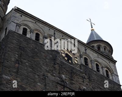 Basiliek van Onze Lieve Vrouwe (Basilica of Our Lady) Romanesque Catholic church in Maastricht, The Netherlands Stock Photo