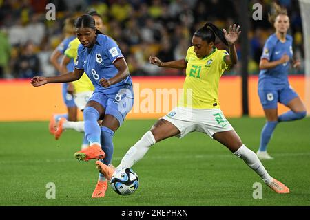 Brisbane, Australia. 29th July, 2023. Brazil's Kerolin (R) vies with France's Grace Geyoro during the group F match at the 2023 FIFA Women's World Cup in Brisbane, Australia, July 29, 2023. Credit: Xiong Qi/Xinhua/Alamy Live News Stock Photo