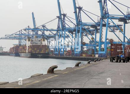 KENYA, Mombasa, seaport, CT-1 Container terminal , MSC Maria Laura container vessel / KENIA, Mombasa, Seehafen, CT-1 Containerterminal Stock Photo