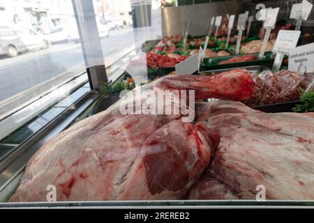 The butcher shop's refrigerated display showcases a variety of raw, fresh meats for customers to choose from. Ledbury DT Waller and Sons Stock Photo