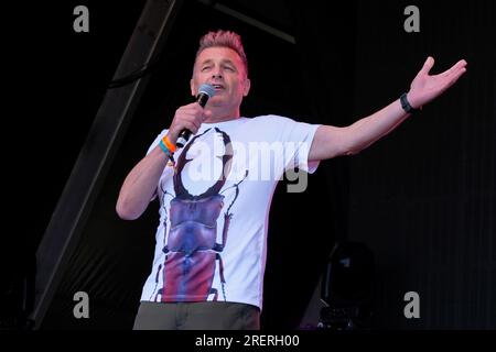 Lulworth, UK. 29th July, 2023. Naturalist, nature photographer, television presenter and author, Christopher Gary Packham CBE, Chris Packham, live on stage, giving a nature talk to a family audience at Camp Bestival. (Photo by Dawn Fletcher-Park/SOPA Images/Sipa USA) Credit: Sipa USA/Alamy Live News Stock Photo