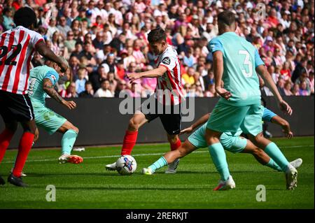 Sunderland AFC's teenage midfielder Chris Rigg takes on the RCD Mallorca defence at the Stadium of Light. Stock Photo