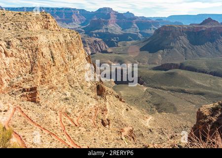 Overlooking the vast expanse of the Grand Canyon from the South Kaibab Trail. Stock Photo