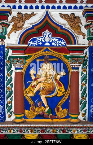 Natarajar Nataraja, painted strucco work in Sri Karpaga Vinayakar Temple Nagara Viduthi choultry wall in Pillaiyarpatti, Tamil Nadu, South India Stock Photo