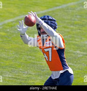 Carson, CA. 18th Nov, 2018. Los Angeles Chargers running back Melvin Gordon  #28 making a cut in front of Denver Broncos inside linebacker Josey Jewell  #47 during the NFL Denver Broncos vs