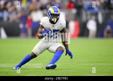 Los Angeles Rams running back Wendell Tyler (26) is thrown for 4