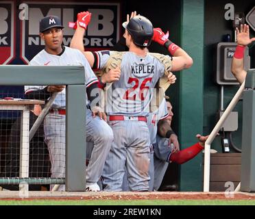 Twins right fielder Max Kepler heats up at the plate – Twin Cities