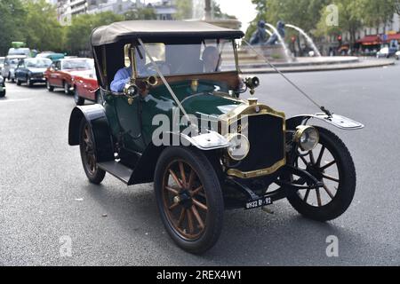 Paris, France. 30th July, 2023. Participants drive with their vehicles during the parade of the 16th “Traversée de Paris” in vintage vehicles in Paris, France, on July 30, 2023. Photo by Firas Abdullah/ABACAPRESS.COM Credit: Abaca Press/Alamy Live News Stock Photo