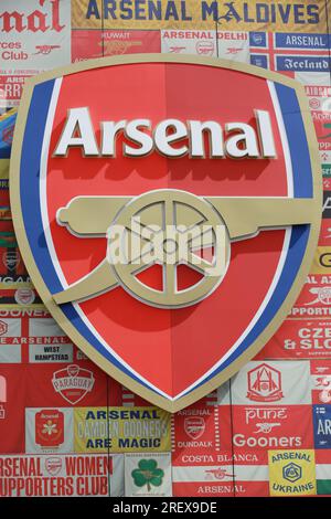 London, UK. 30 July 2023. Arsenal Football Club logo outside Emirates Stadium in Holloway. Credit: Waldemar Sikora/Alamy Live News Stock Photo